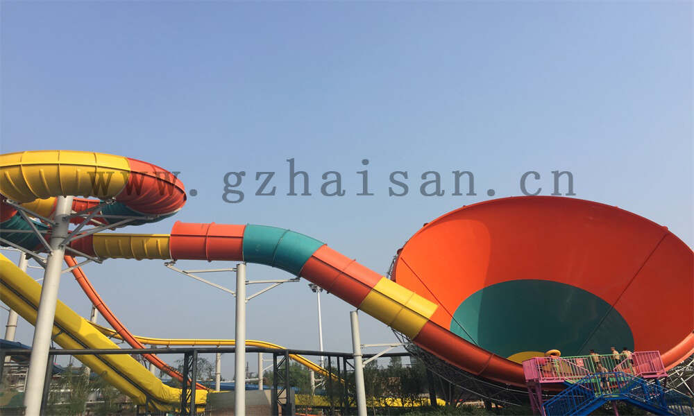 水上乐园规划中的主题元素如何与场地环境相融合？